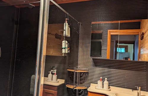 Grindelwald Cabaña | A comfortable and charming granny flat in Swiss village of Tasmania.
