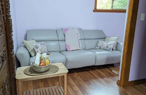 Grindelwald Cabaña | A comfortable and charming granny flat in Swiss village of Tasmania.