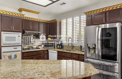 Greenacres Casa | Back Yard with Lawn & Dedicate Office & Single-Story