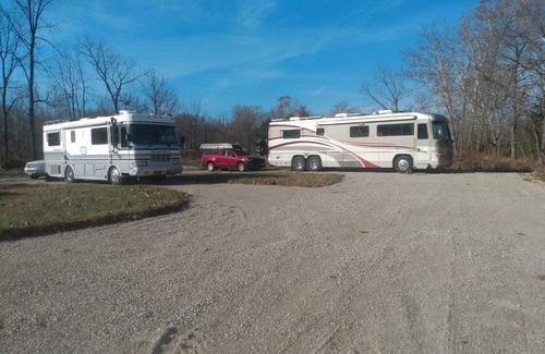 Macomb Alquiler De RV | RV sites with river access.