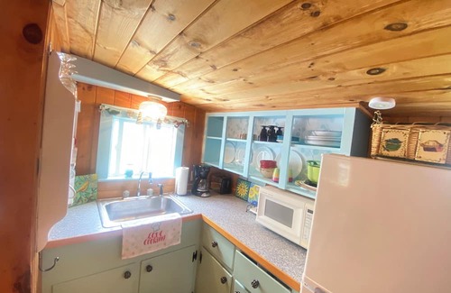 Ogunquit - Wells Cabina | Wells / Ogunquit Cabin. Sleeps 4 Wells /Ogunquit l 10 min car ride beaches