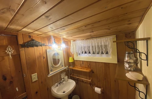 Ogunquit - Wells Cabina | Wells / Ogunquit Cabin. Sleeps 4 Wells /Ogunquit l 10 min car ride beaches