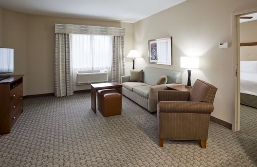Kutzky Park Casa | Enjoy our Spacious Suites with Fully Equipped Kitchen and a Free Hot Breakfast!