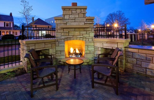 Kutzky Park Casa | Enjoy our Spacious Suites with Fully Equipped Kitchen and a Free Hot Breakfast!