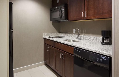 Kutzky Park Casa | Enjoy our Spacious Suites with Fully Equipped Kitchen and a Free Hot Breakfast!