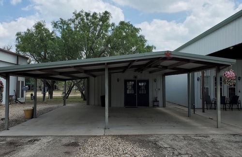 Brackettville Apartamento | Brand New! Cozy, Quiet and Comfortable Tiny Home in Fort Clark Springs!