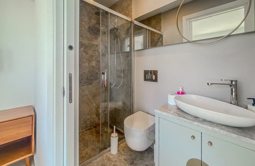 Bogazici Villa | Sea View House w Balcony 3 min to Beach in Milas