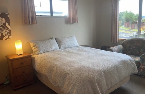 New Plymouth Casa | Warm and cozy 3 bedroom house in Westown, New Plymouth.