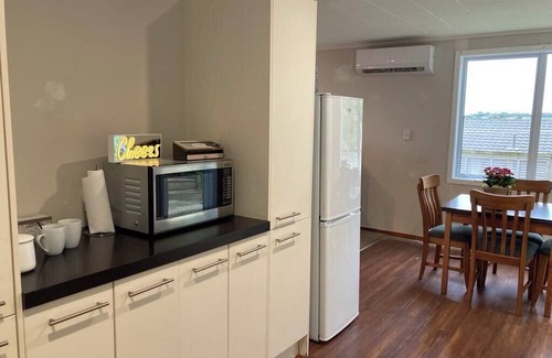 New Plymouth Casa | Warm and cozy 3 bedroom house in Westown, New Plymouth.