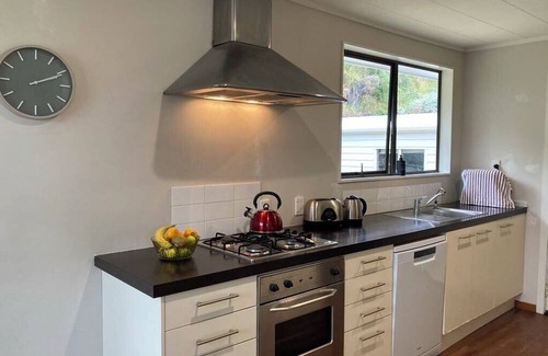 New Plymouth Casa | Warm and cozy 3 bedroom house in Westown, New Plymouth.
