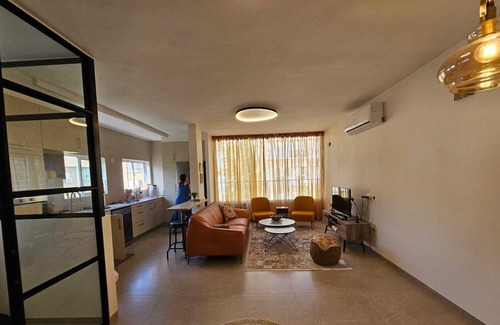 Rishon LeTsiyon Apartamento | New Modern 2bed in Rishon Center - Free parking