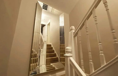 Crawcrook Casa | Modern Home in Newcastle, right next to a Golf Course!