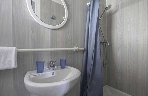 Tracy-sur-Mer Apartamento | La brise marine, studio with shared garden