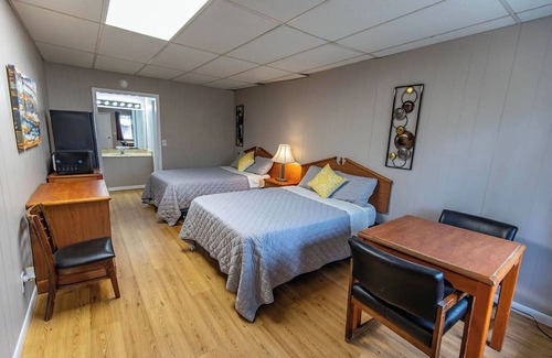 Dry Creek Cabina | Escape to Bundick Lake: Your Charming Cabin Retreat Awaits