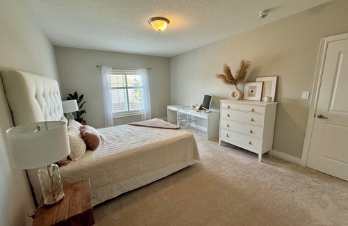 Stoney Creek Casa | Executive Lakeview Home