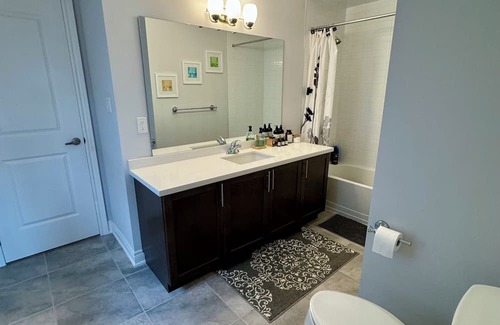 Stoney Creek Casa | Executive Lakeview Home