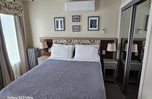 Reading Casa | Two blocks away from Santana Arena in the heart of the city of Reading