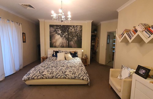 Beaconsfield Casa | Large Family Home, Close to Fremantle, Restaurants, 2mins drive to South Beach!