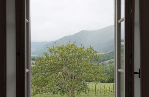 Lys Casa | Maison de Ferme aux Pieds des Pyrénées, Près des Sentiers, des Forêt.