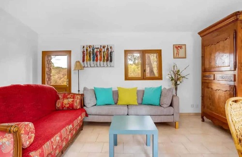 Taradeau Casa | Homerez - Spacious House in Taradeau with Shared Pool