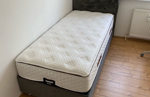 Niederursel Condominio | Moderne und Komfortable Zimmer - Neue Möbel und Orthopedischen Bett.