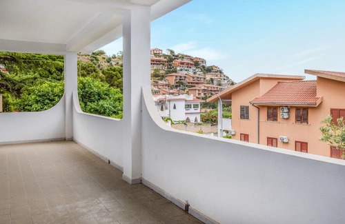 Calalunga-Pietragrande Apartamento | Pack your bags and look forward to relaxing days in this holiday apartment in Calabria.