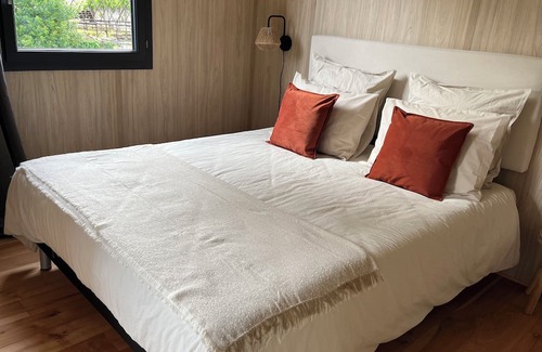 Sainte-Colombe-sur-Seine Chalet De Esquí | Vrbo Property
