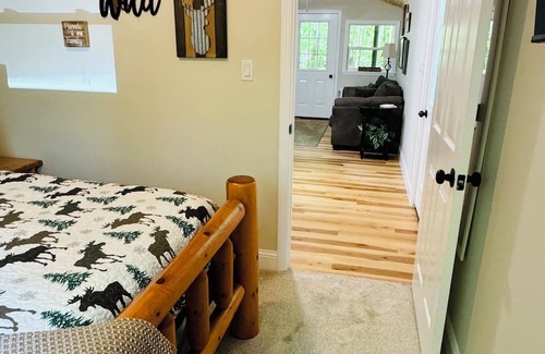 Birch Run Township Cabina | Unit 4 LODGE Secluded Woodsy Lodge Retreat with Modern Comforts Near Frankenmuth