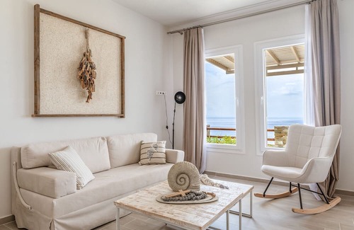 Kato Aprovatou Apartamento | Apartment 'Captain's Pounda Suite' with Sea View, Wi-Fi and Air Conditioning