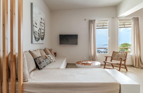 Kato Aprovatou Apartamento | Apartment 'Captain's Koutsi Suite' with Private Terrace, Wi-Fi and Air Conditioning