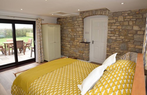 Stanton Drew Apartamento | Private Guest Suite Chew Valley. King Bed near Bath, Bristol, Wells & Cheddar
