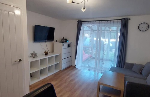 Acresford Casa | Beautiful 2-Bed House in Coventry
