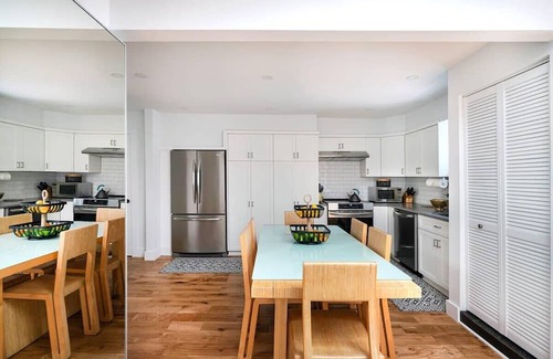Williamsburg Apartamento | Ainslie Manor by Rove Travel | 6BR TH w/Backyard