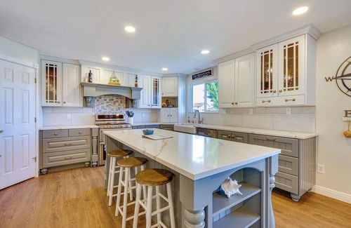 Stansbury Park Casa | Lakefront Utah Home w/ Private Beach, Dock & Canoe