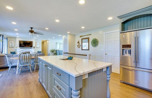 Stansbury Park Casa | Lakefront Utah Home w/ Private Beach, Dock & Canoe