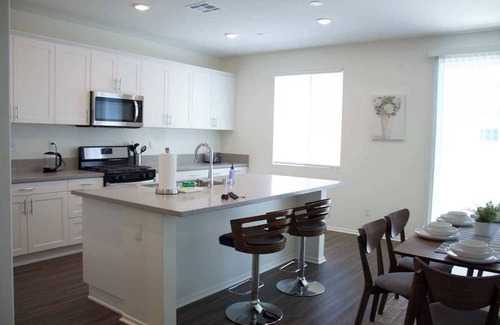 Moreno Valley Casa | Spacious 5B｜Gated Community｜ Perfect For Vacation&WFH&Insurance&Renovation#41535