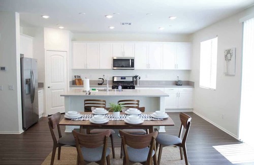 Moreno Valley Casa | Spacious 5B｜Gated Community｜ Perfect For Vacation&WFH&Insurance&Renovation#41535