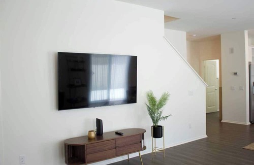 Moreno Valley Casa | Spacious 5B｜Gated Community｜ Perfect For Vacation&WFH&Insurance&Renovation#41535