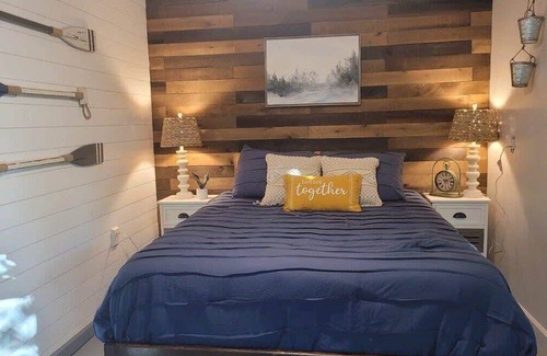 Lynn Cabina | Lakeshore Cottage Lake Lanier | Privacy, Free Wifi