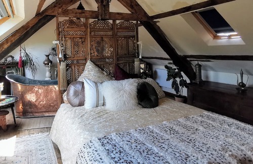 Langourla Casa | Holiday Home 'Le Cocon' with Private Terrace, Wi-Fi and Air Conditioning