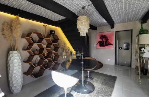 Langourla Casa | Holiday Home 'Le Cocon' with Private Terrace, Wi-Fi and Air Conditioning