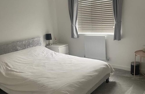Walsall Casa | New Large House with Garden in Walsall
