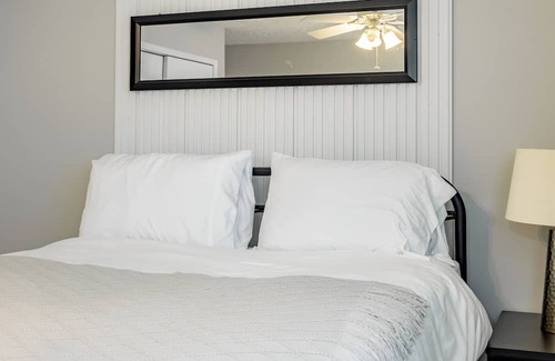 Niagara Falls Cabaña | Riverview Cottage in Niagara Falls with Private Dock,10 minutes to attractions