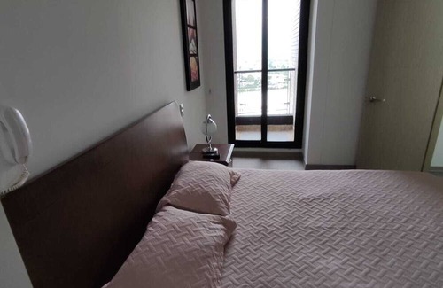 Suba Apartamento | 230 Sq Ft. 2 bedrooms and 1 balcony full apartment.