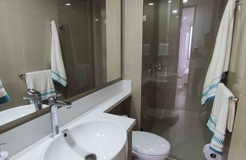 Suba Apartamento | 230 Sq Ft. 2 bedrooms and 1 balcony full apartment.