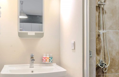 Urla Apartamento | Tranquil Flat w Balcony in a Lux Complex in Urla
