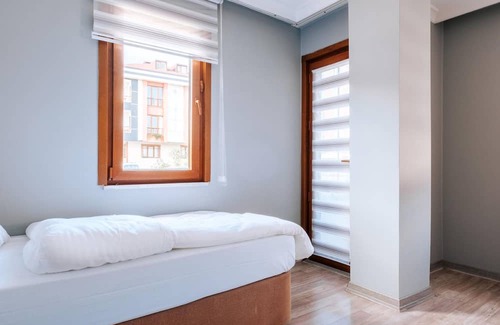Sakarya Apartamento | Huge Duplex Flat w Terrace Near Bilgi University