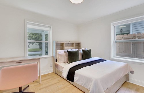 Eastside Casa | Stunning Bungalow with High-End Finishes, Spacious Yard by Lucky Savannah
