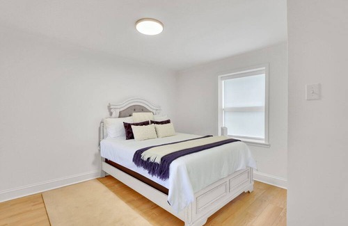 Eastside Casa | Stunning Bungalow with High-End Finishes, Spacious Yard by Lucky Savannah