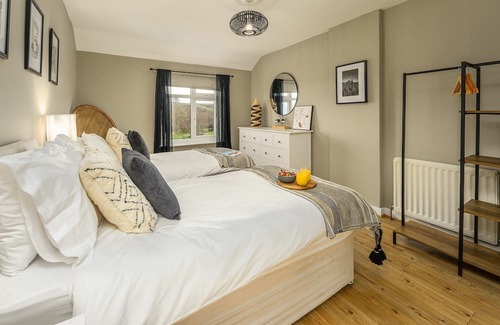 Belford Cabaña | Rosemary Cottage - a cottage that sleeps 8 guests in 4 bedrooms